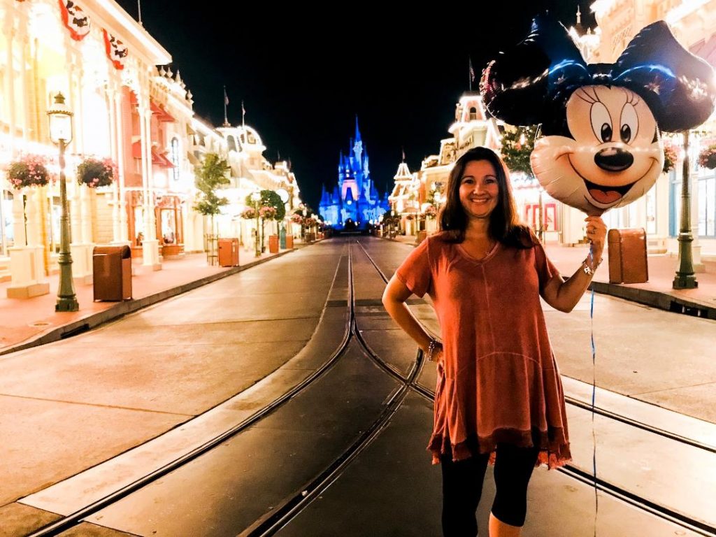 Disney travel agent | Orlando travel blogger, Amber Likes is sharing how to use a Disney travel agent while planning a Disney vacation! It's FREE! 