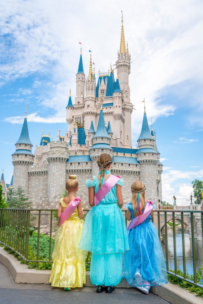 Orlando lifestyle blogger, Amber Likes shares Disney World basics here with all the tips you need for your first trip! Disney can be overwhelming! 