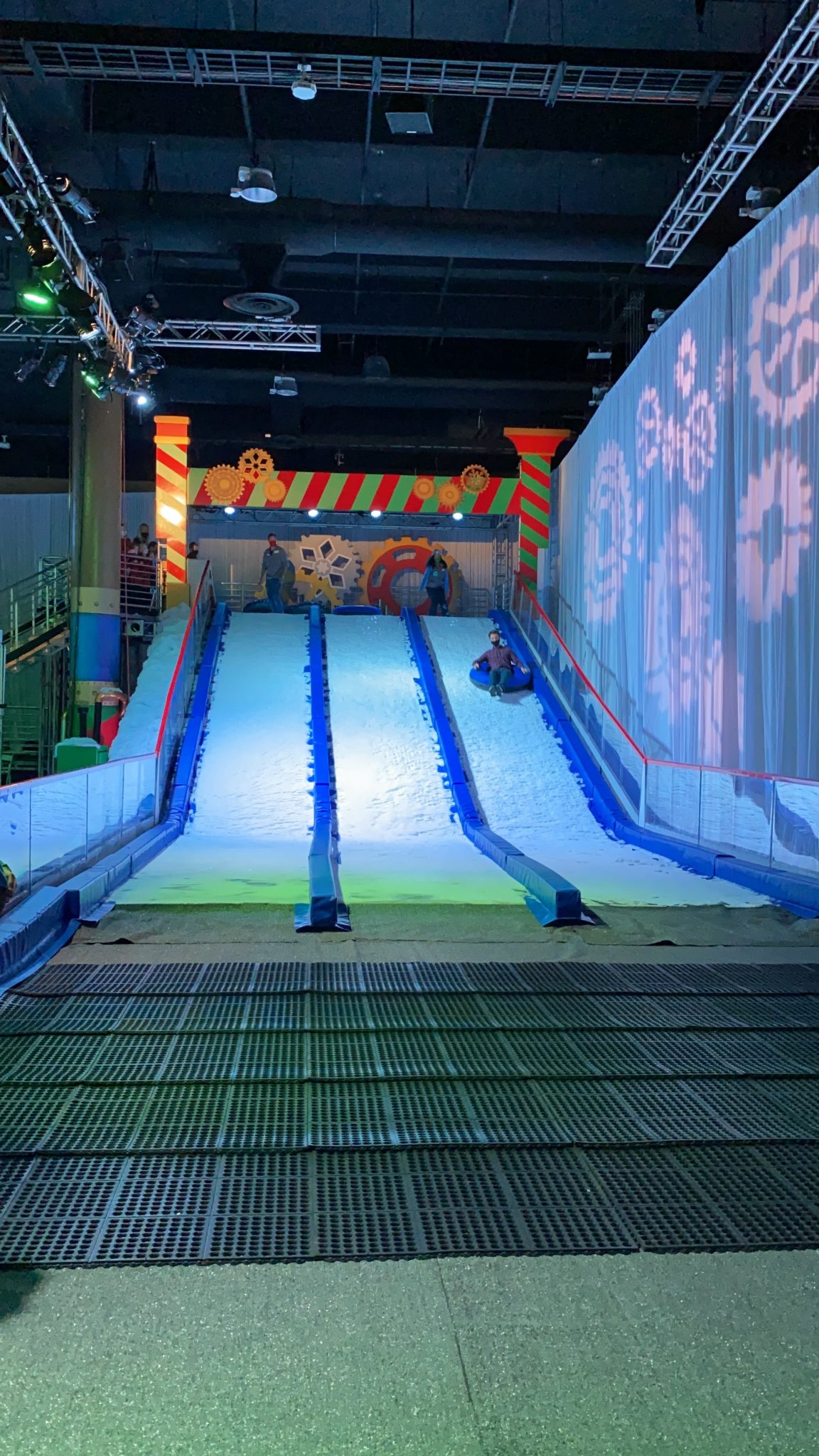 Christmas at Gaylord Palms Creates Flurries in Florida! Amber Likes