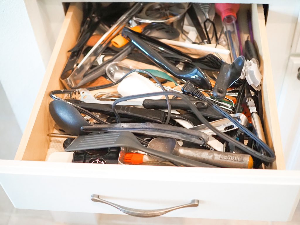 how to organize kitchen drawers