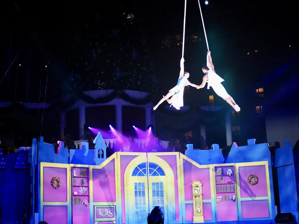 Cirque: Spirit of Christmas